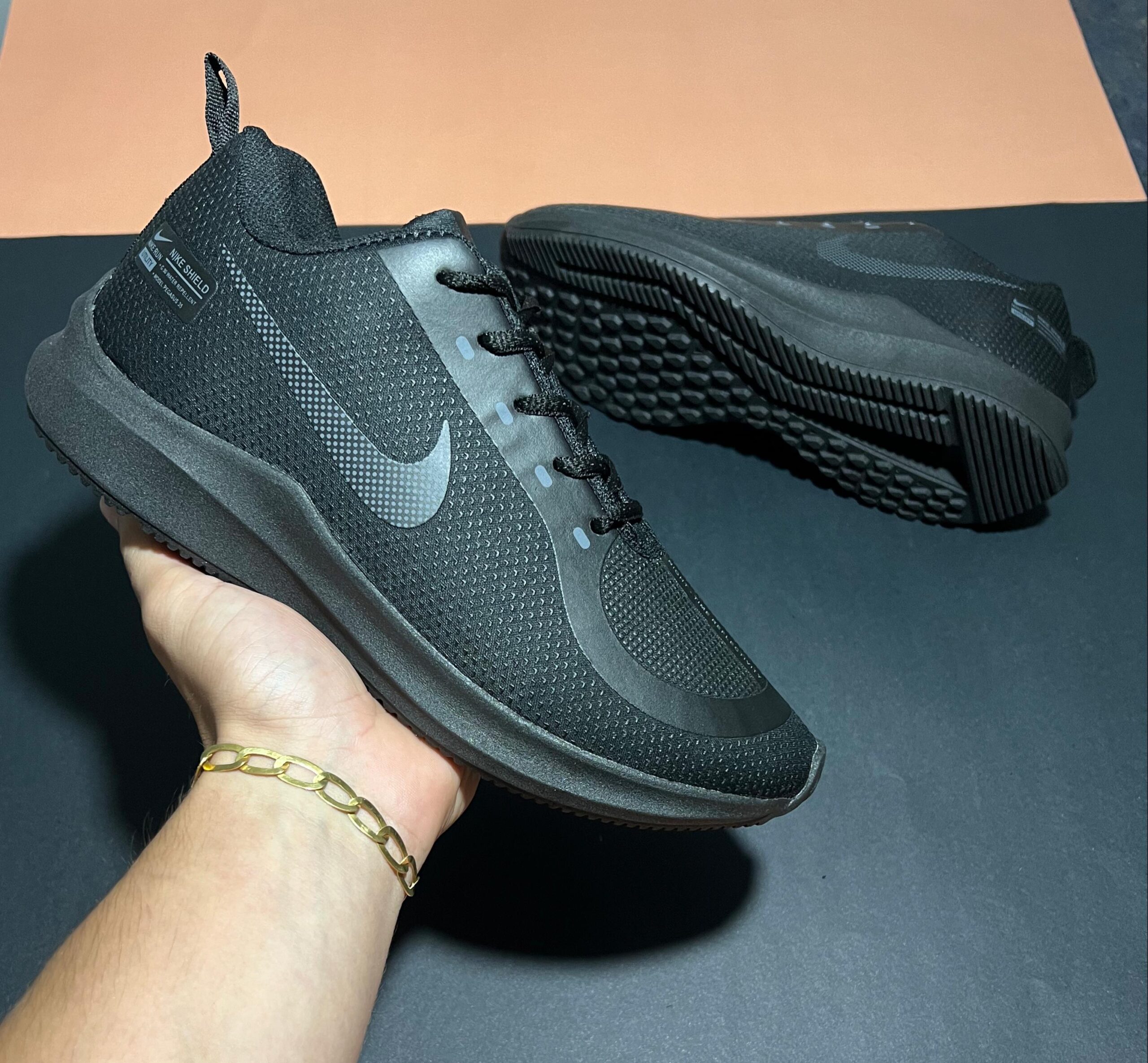 Nike Shield Black